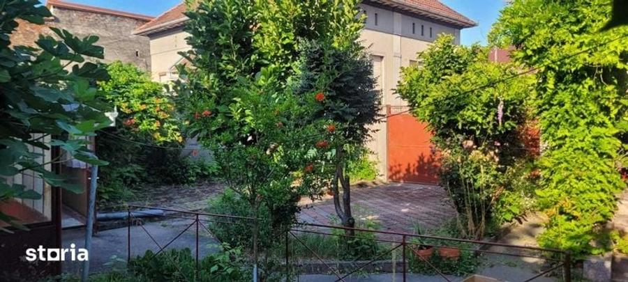 Casă cu 4 camere cu Teren 200 Mp în Central