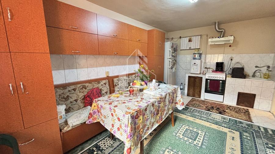 Casă individuală cu 4 camere cu Canalizare în Giarmata