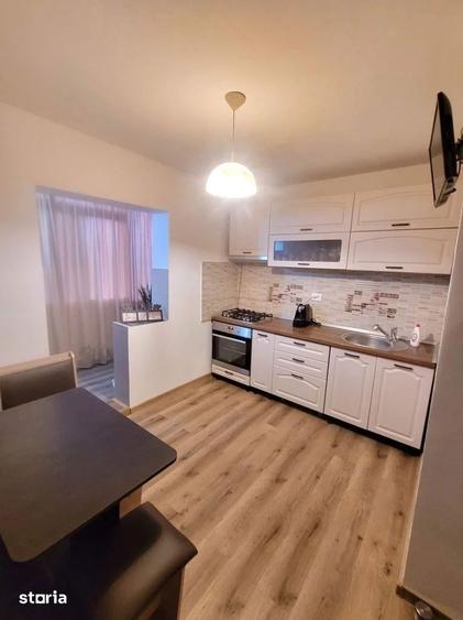 Apartament cu 3 camere decomandat, mobilat în City Park Mall