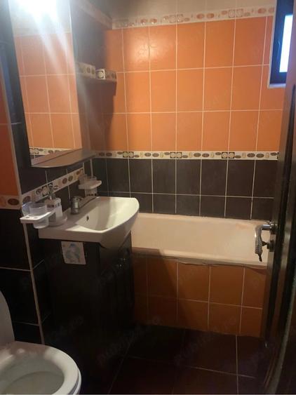 Apartament cu 3 camere decomandat în Exterior Vest