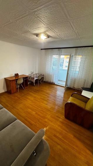 Apartament cu 2 camere decomandat în Exterior Vest