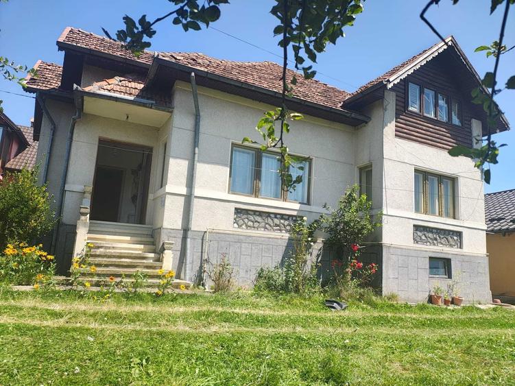 Casă cu 4 camere în Central