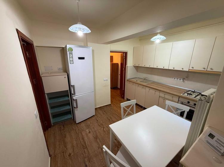 Apartament cu 3 camere semidecomandat în Ampoi 1