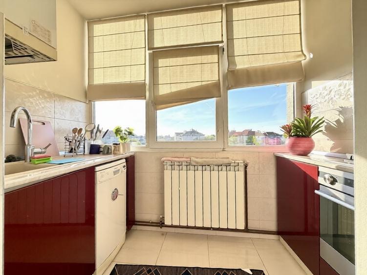 Apartament cu 3 camere, mobilat în Lunei