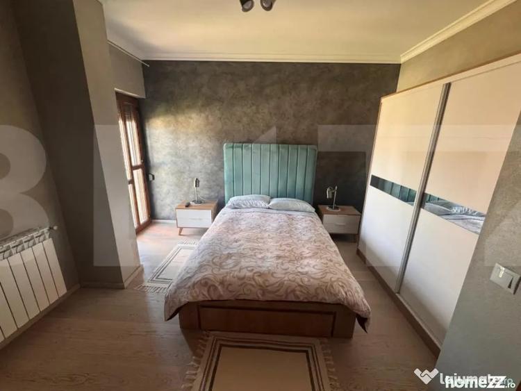 Casă cu 10 camere cu Teren 774 Mp în Central