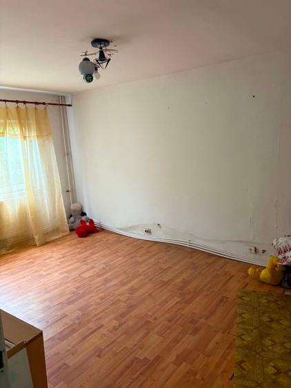 Apartament cu 4 camere decomandat în Cantacuzino