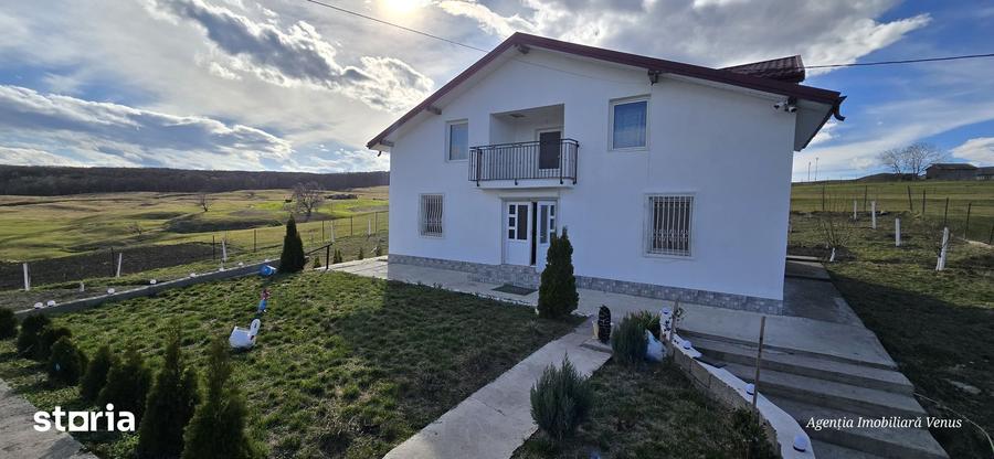 Casă cu 4 camere cu Teren 1400 Mp în Mihai Eminescu