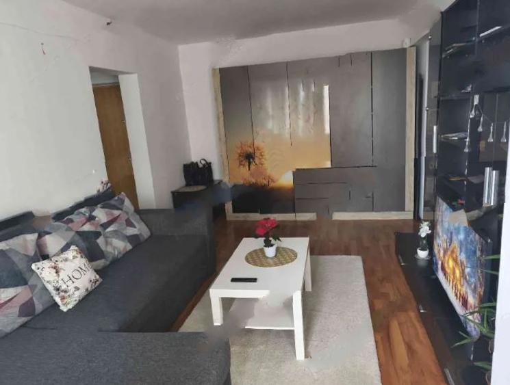 Apartament cu 2 camere semidecomandat, mobilat în Titan — fotografia 1