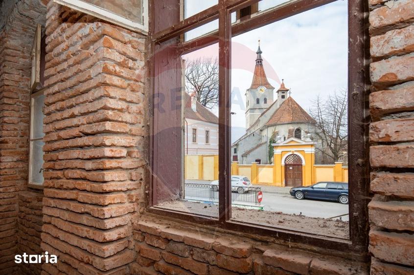 Casă cu 8 camere cu Teren 619 Mp în Central