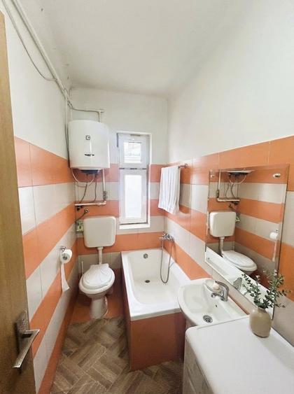 Apartament cu 3 camere semidecomandat în Armeneasca