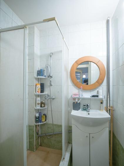Apartament cu 4 camere semidecomandat în Mărgeanului