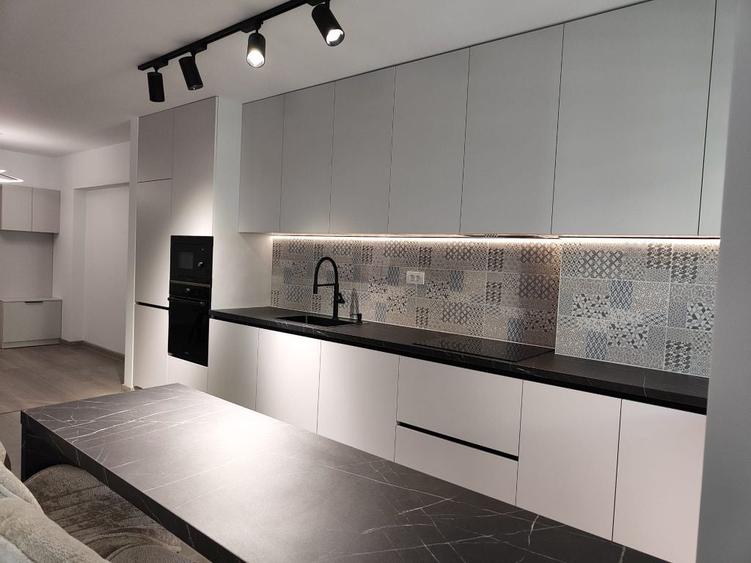 Apartament cu 3 camere decomandat în Exterior Vest