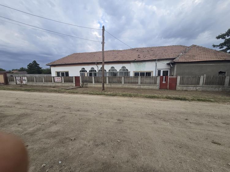 Casă cu 3 camere în Central