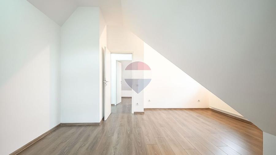 Apartament cu 4 camere decomandat, mobilat în Florilor