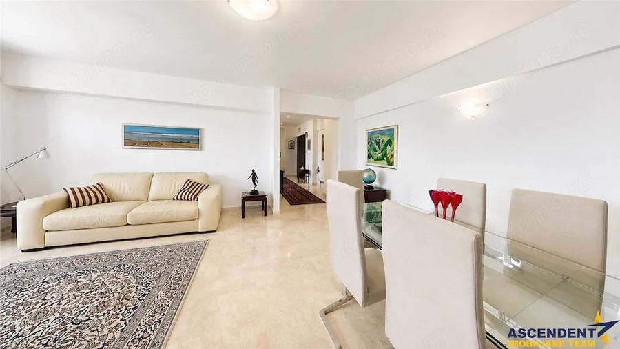 Apartament cu 3 camere decomandat în Centrul Civic