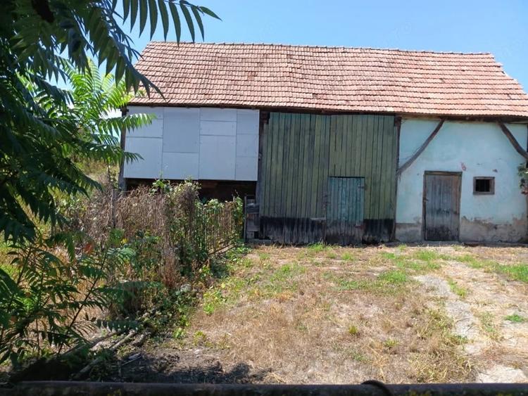Casă cu 4 camere cu Teren 2000 Mp în Alțina