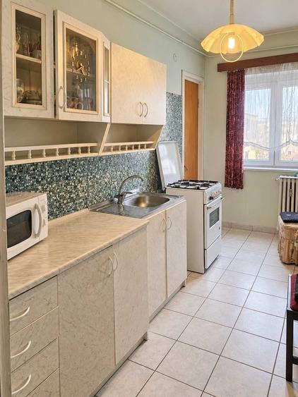 Apartament cu 3 camere decomandat în Exterior Vest