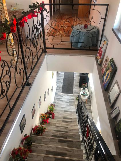 Casă cu 6 camere cu Teren 413 Mp în Vest
