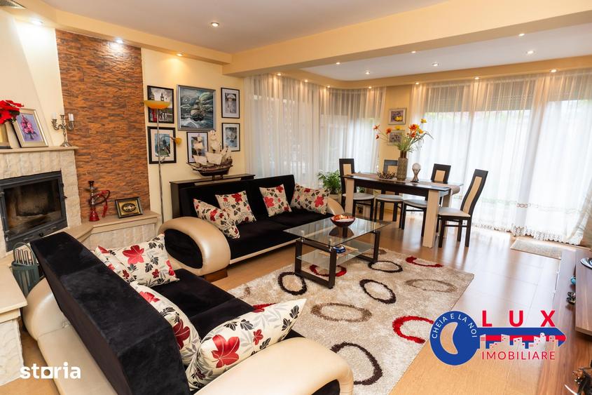 Casă cu 7 camere cu Teren 275 Mp în Central