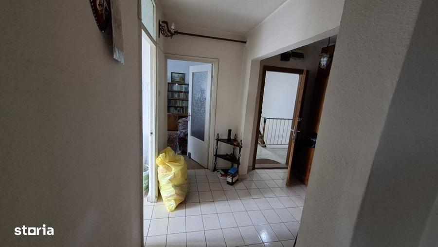 Apartament cu 4 camere în Republicii