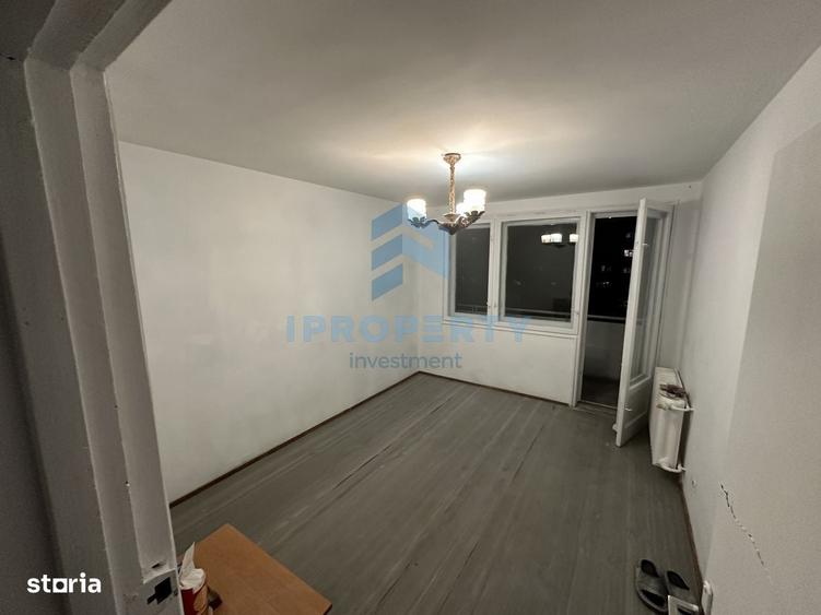 Apartament cu 3 camere semidecomandat în Central
