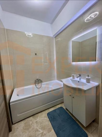 Apartament cu 3 camere semidecomandat, mobilat în Mamaia-Sat