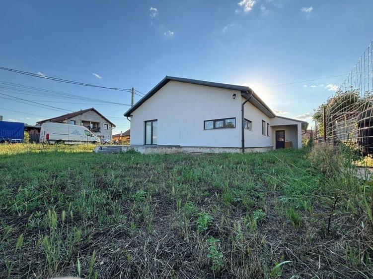 Casă individuală cu 3 camere cu Canalizare în Zimandcuz