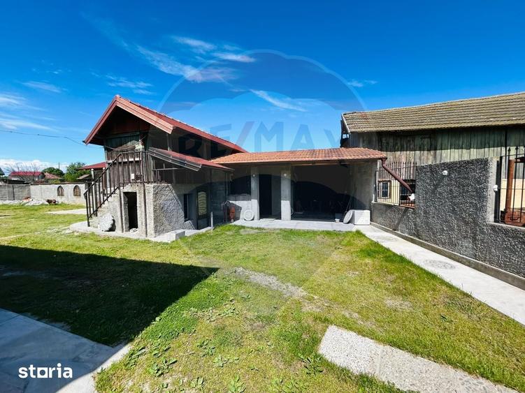 Casă cu 6 camere cu Teren 1624 Mp în Pielești