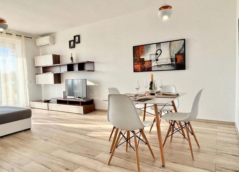 Apartament cu 2 camere semidecomandat în Sisești