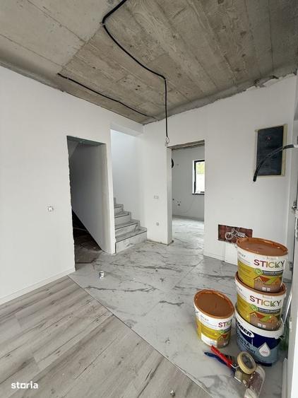 Casă cu 4 camere în Costi
