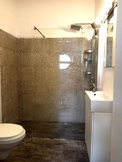 Apartament cu 4 camere decomandat în Sisești
