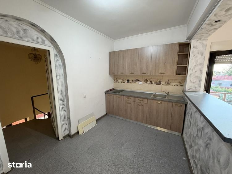 Casă cu 5 camere cu Teren 250 Mp în Ferentari