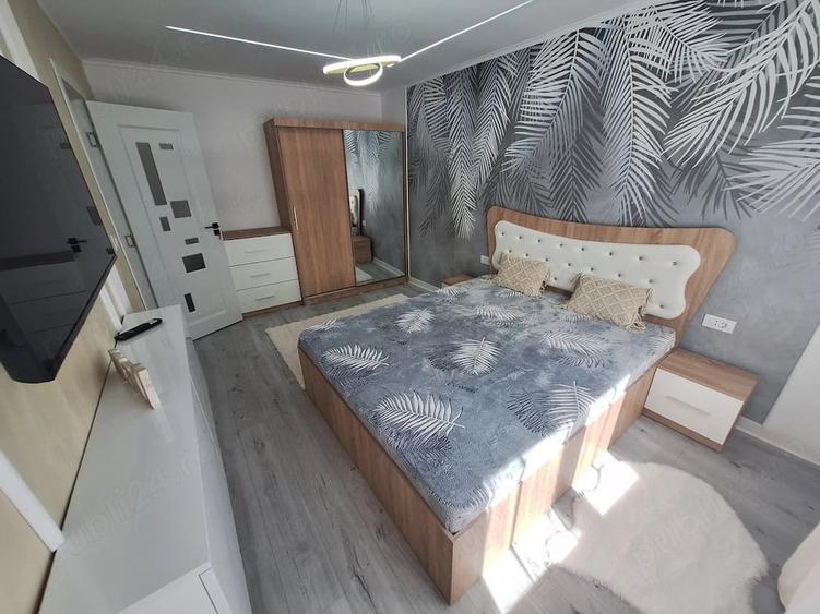 Apartament cu 3 camere semidecomandat în Dâmbovița