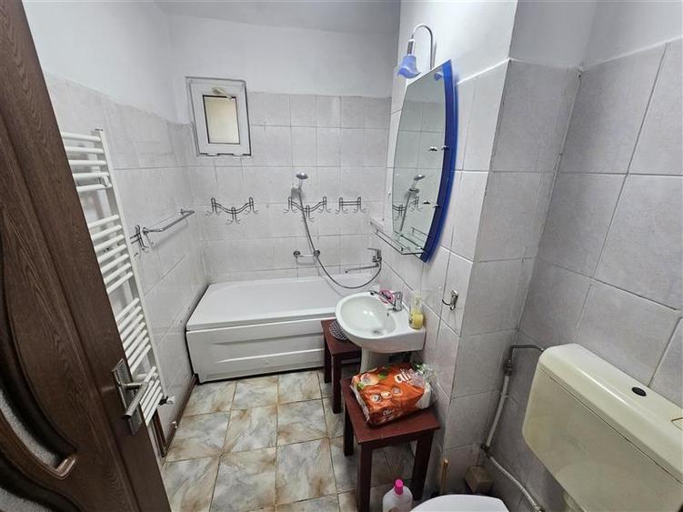 Apartament cu 2 camere semidecomandat, mobilat în Micro I