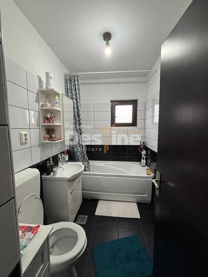 Vand apartament 2 camere 74000 euro+Loc de parcare inclus in pret - 2