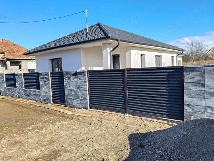 Casă cu 3 camere în Lazuri