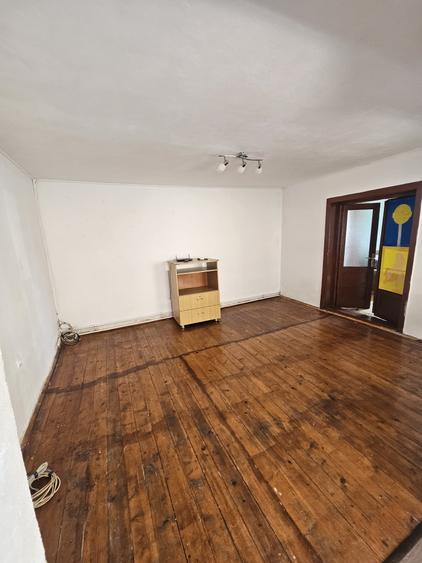 Casă individuală cu 4 camere cu Teren 770 Mp în Micești