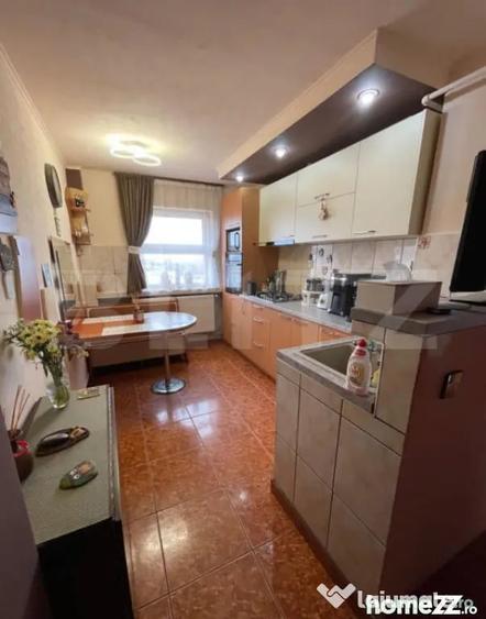Apartament cu 3 camere decomandat în Triaj