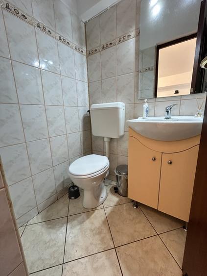 Apartament cu 3 camere decomandat, mobilat în P-ța Alba Iulia