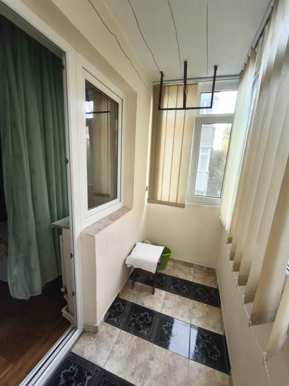 Apartament cu 3 camere semidecomandat în Tomis Nord