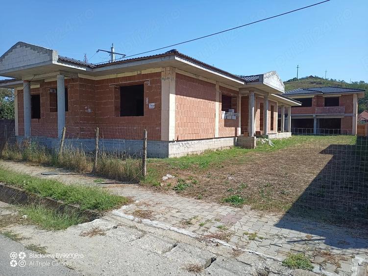 Casă cu Teren 1015 Mp în Central