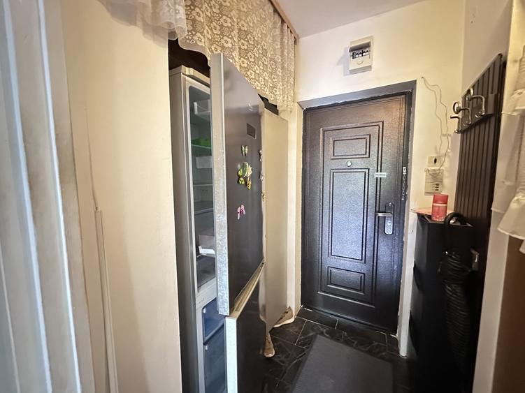 Garsonieră decomandată, mobilată în Titan