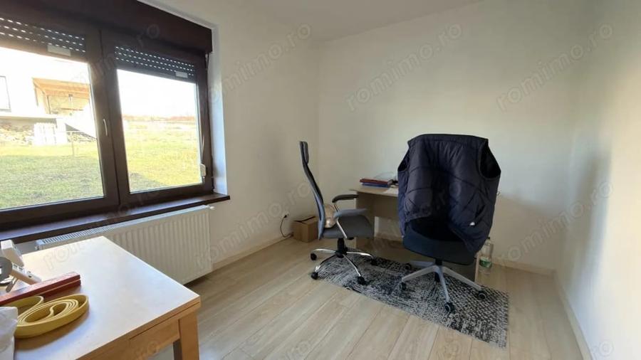 Casă cu 5 camere cu Teren 372 Mp în Broscărie