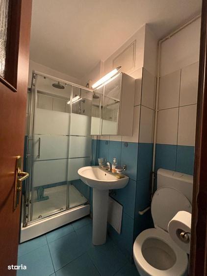 Apartament cu 4 camere decomandat în Rovine