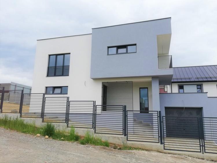 Casă cu 4 camere cu Teren 133 Mp în Iris