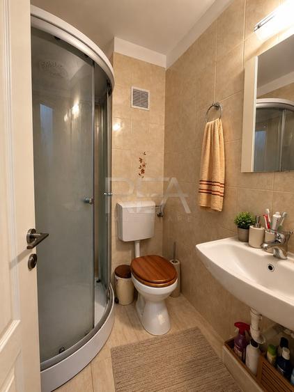 Apartament cu 4 camere semidecomandat, mobilat în Sebastian