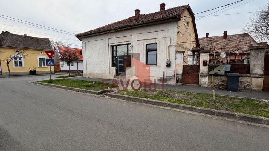 Casă individuală cu 3 camere cu Canalizare în Lunei