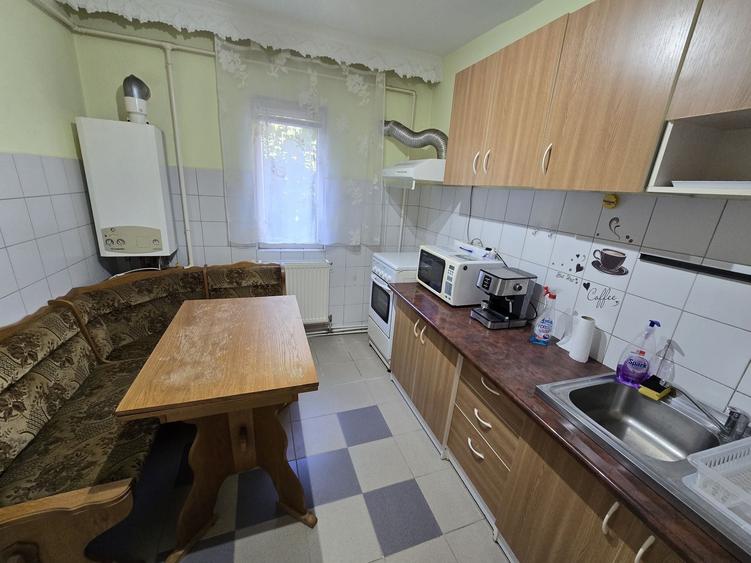 Apartament cu 3 camere semidecomandat în Ștefan cel Mare