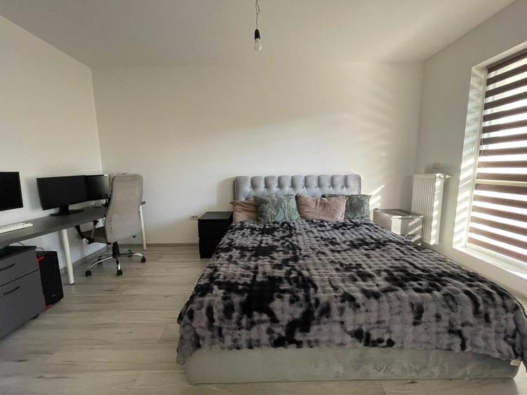 Apartament cu 3 camere semidecomandat în Fundeni