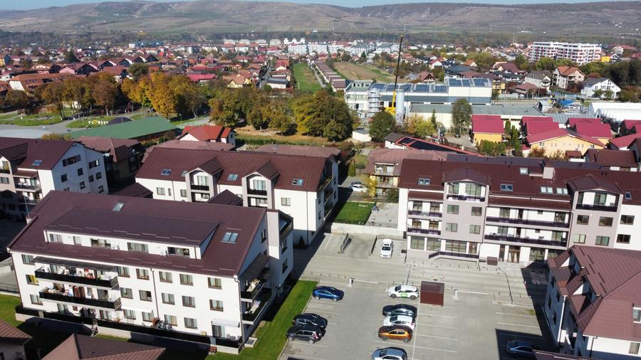 Apartament cu 3 camere semidecomandat în Florești